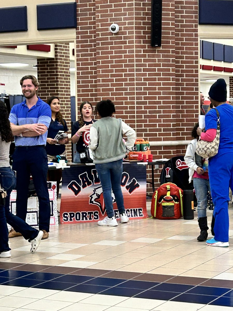 We had a great time meeting all the future eagles at the elective fair last night! Thanks to all the students that came by to chat with our awesome students! #FAMILY #futureeagles #SATA