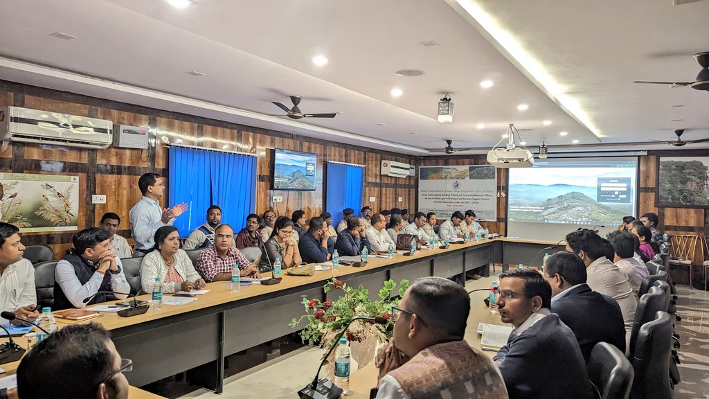DfoBonai's tweet image. Rourkela  circle level training on Forest Land Information Decision  support system (FLI DSS) to #forest and #Revenue officers was organized at Bonai #DFO office . The training was chaired by  Shri P K Mallick PCCF(GIS IT) and RCCF Rourkela.
@CMO_Odisha
@ForestDeptt 
@pccfodisha