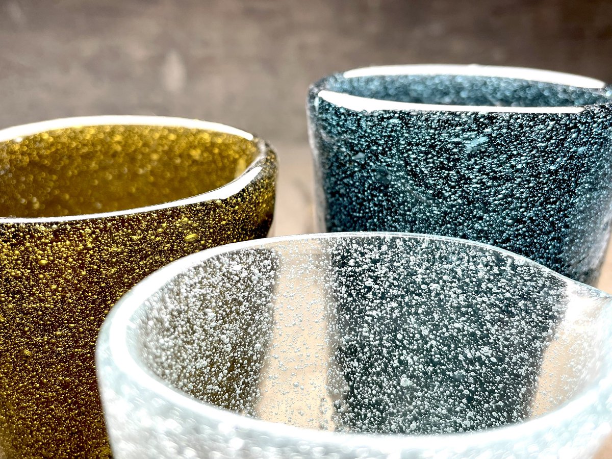 flintmancompany's tweet image. Three glasses made from flint as a raw material. The flint has been sourced from Sussex chalk cliffs, heated, ground, reheated and blown. Trying out different flint and colours. #glasses #glass #flint #recipe #Newhaven #heat #colour #chalk #quarrying #cliff #sussex #experiment