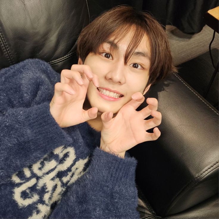 enhatbz_'s tweet photo. @jeym_en @ENHYPEN_members Cute, talented, lovely ! https://t.co/4j9QmccOQQ