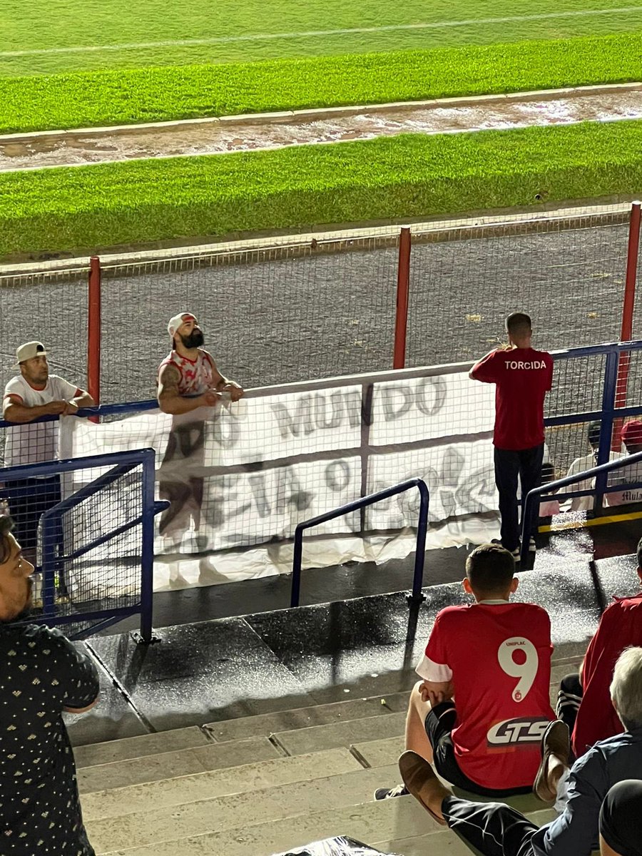 araldi10's tweet photo. Protesto da torcida do Inter de Lages contra o Presidente do Clube https://t.co/EWZBe3bcX5
