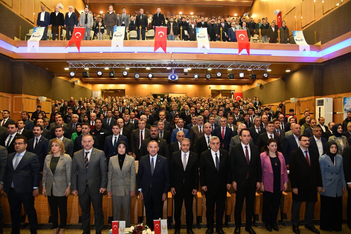 hasansildak's tweet photo. 📍BİGEP Tanıtım Toplantısı 

Şanlıurfa’da birinci önceliğimiz olarak ilan ettiğimiz eğitimi her yönüyle güçlendirmek için başlattığımız Başarıyı İzleme ve Geliştirme Projemizin Tanıtım Toplantısını TBMM Başkanvekilimiz Sayın @bybekirbozdag, Milletvekillerimiz, Büyükşehir Belediye Başkanımız, İl Protokolümüz ve Eğitimcilerimizle birlikte gerçekleştirdik. 

Motivasyonu, birlikte başarmayı ve gönülden çalışmayı esas alan BİGEP İlimize hayırlı olsun, geleceğimiz olan çocuklarımız ve gençlerimizin gelişimine güçlü bir destek olsun…

#BİGEP