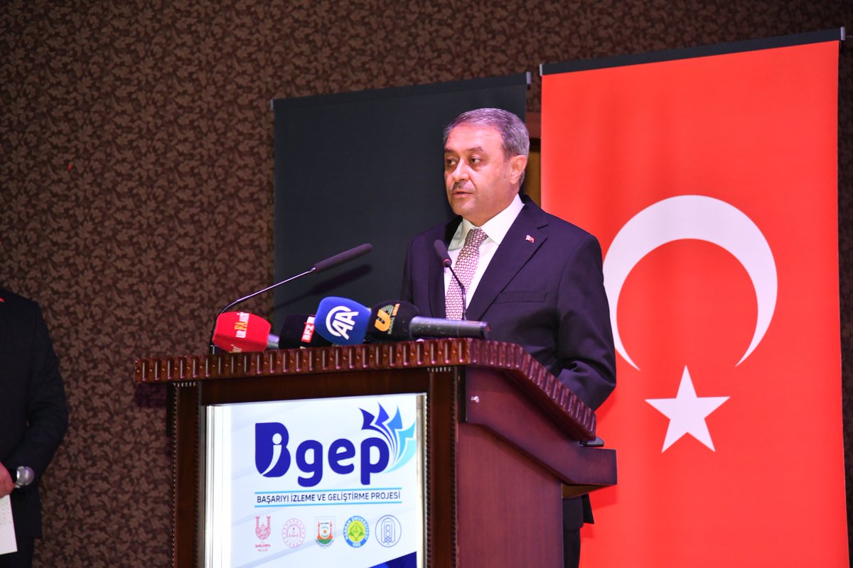 hasansildak's tweet photo. 📍BİGEP Tanıtım Toplantısı 

Şanlıurfa’da birinci önceliğimiz olarak ilan ettiğimiz eğitimi her yönüyle güçlendirmek için başlattığımız Başarıyı İzleme ve Geliştirme Projemizin Tanıtım Toplantısını TBMM Başkanvekilimiz Sayın @bybekirbozdag, Milletvekillerimiz, Büyükşehir Belediye Başkanımız, İl Protokolümüz ve Eğitimcilerimizle birlikte gerçekleştirdik. 

Motivasyonu, birlikte başarmayı ve gönülden çalışmayı esas alan BİGEP İlimize hayırlı olsun, geleceğimiz olan çocuklarımız ve gençlerimizin gelişimine güçlü bir destek olsun…

#BİGEP