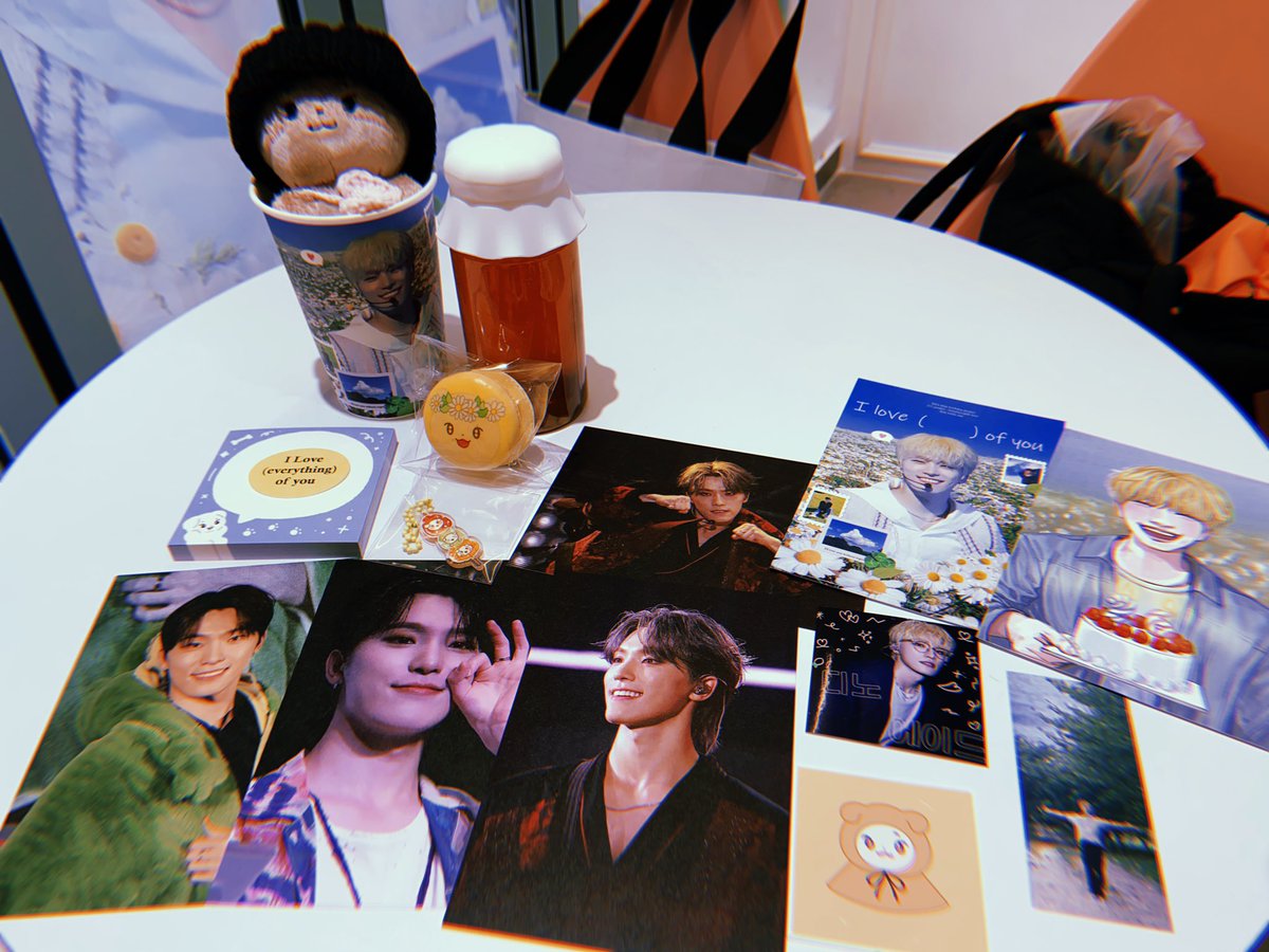 gyuwuhao's tweet photo. 📍카페 라래
✨𝒾𝓇𝓇𝑒𝓅𝓁𝒶𝒸𝑒𝒶𝒷𝓁𝑒 𝓁𝑜𝓋𝑒

너무 귀여운 우리 막내 사진들이 너무 많았어요 🤗 디자인과 미학은 우리 찬이처럼 예쁘고 따뜻했습니다 🌼🩵

#찬란한_사랑
#irreplaceable_love https://t.co/JPk3fbqzij