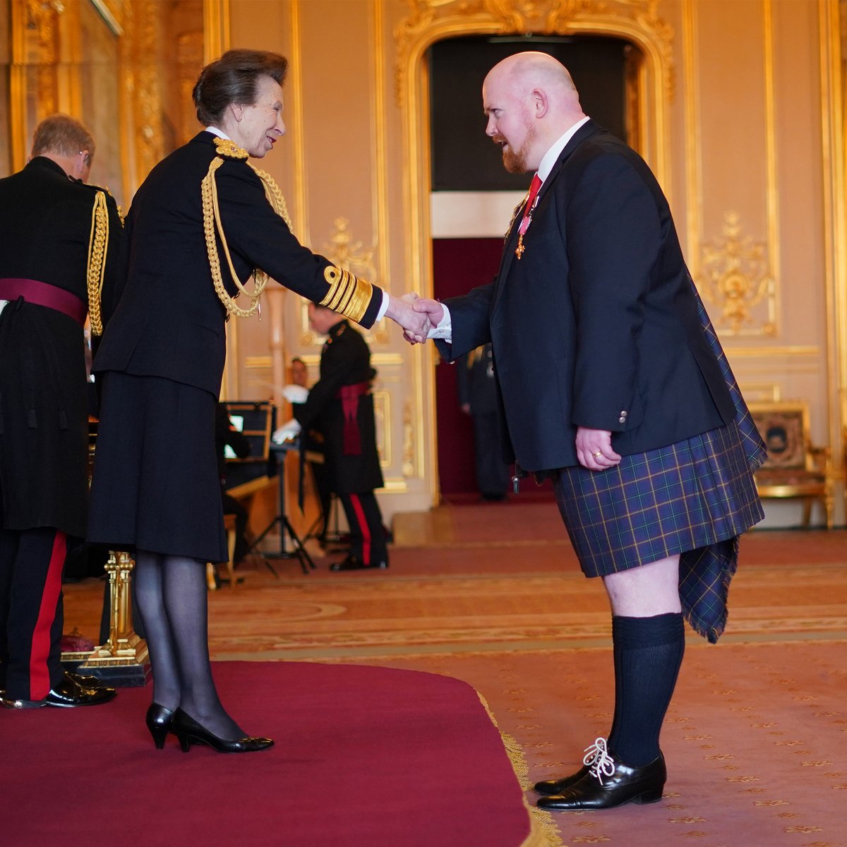 RoyalFamily's tweet photo. 🎖️ This week The Prince of Wales and The Princess Royal hosted Investiture Ceremonies at Windsor Castle – congratulations to all those who received their Honours!

Find out more: https://t.co/eKf2LU66MQ