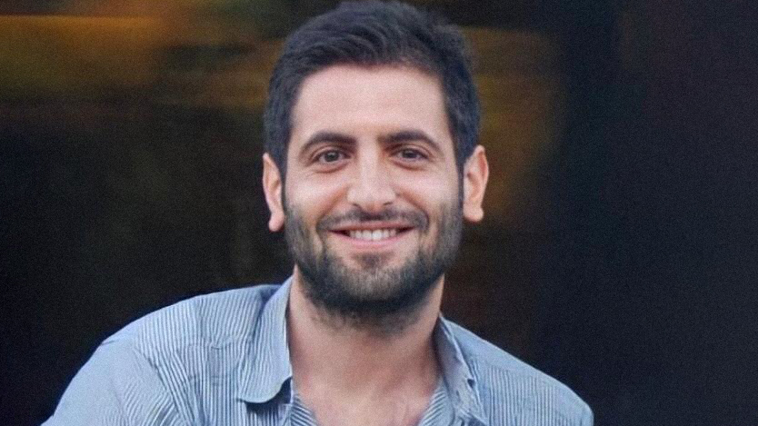 Kurgucu Erhan Örs özgürlüğüne kavuştu. Göç İzleme Derneği davası kapsamında yargılanan Örs, 5-9 Şubat tarihlerinde Marmara (Silivri) Cezaevi Kampüsü’nde görülen duruşmalar sonrasında diğer sanıklarla birlikte beraat etti.
#KurguculukSuçDeğildir