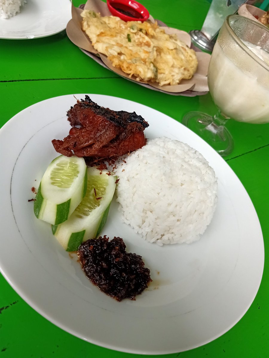 nama tengahmu tweet media