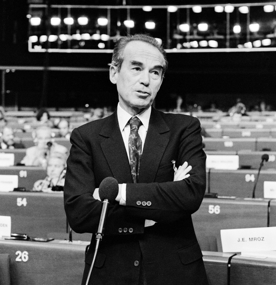 « La France, c’est la patrie de la Déclaration des droits de l’homme, et quand on a donné au monde cette Déclaration, on est lié par cette parole là.» - Robert Badinter nous a quittés. 

Poursuivons, ensemble, ses combats pour la vie et la liberté.