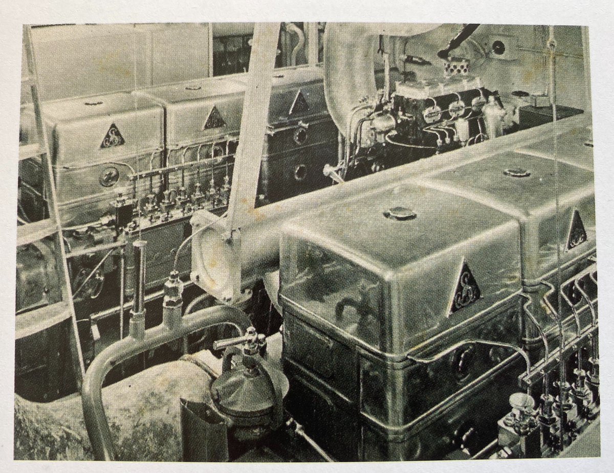 PietHein_Jacht's tweet photo. De originele #StorkGanz dieselmotoren in de #machinekamer van het koninklijk jacht #PietHein
In 1969 werden deze twee acht-cilinder compressorloze viertakt dieselmotoren vervangen door twee DAF DK 1160M-dieselmotoren van elk 210 pk
#DAF #diesel #dieselmotor #schip #maritiem https://t.co/RrxMdUf3xv