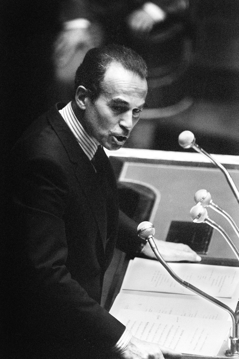 AxelUrbain's tweet photo. 🕊️ Robert Badinter, figure de la lutte pour l'abolition de la peine de mort nous quitte aujourd'hui. 

Son courage, sa détermination et son engagement en faveur de la justice et des droits de l'homme resteront gravés dans l'Histoire. 

Préservons son héritage républicain ! https://t.co/aJSw35gGYE