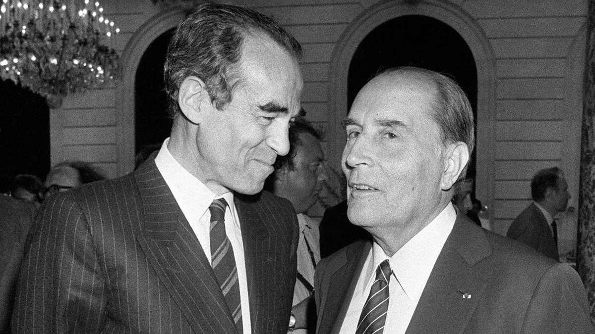 Sur l'entourage de François Mitterrand, cette formule de Roger-Patrice Pelat :

- Mitterrand a deux avocats : Badinter pour le droit, Roland Dumas pour le tordu.