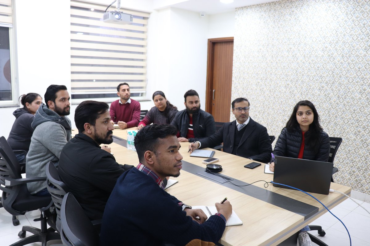 Sarvjeet29's tweet photo. Diving deep into the AI wave at @ShoonyaApp 💡 

Team learning sessions help us unlock the vast potential of AI, sparking enthusiasm. This collective approach is fast-tracking our understanding and implementation of use cases on our products.

#AI #Learning https://t.co/4KlPufGYpp
