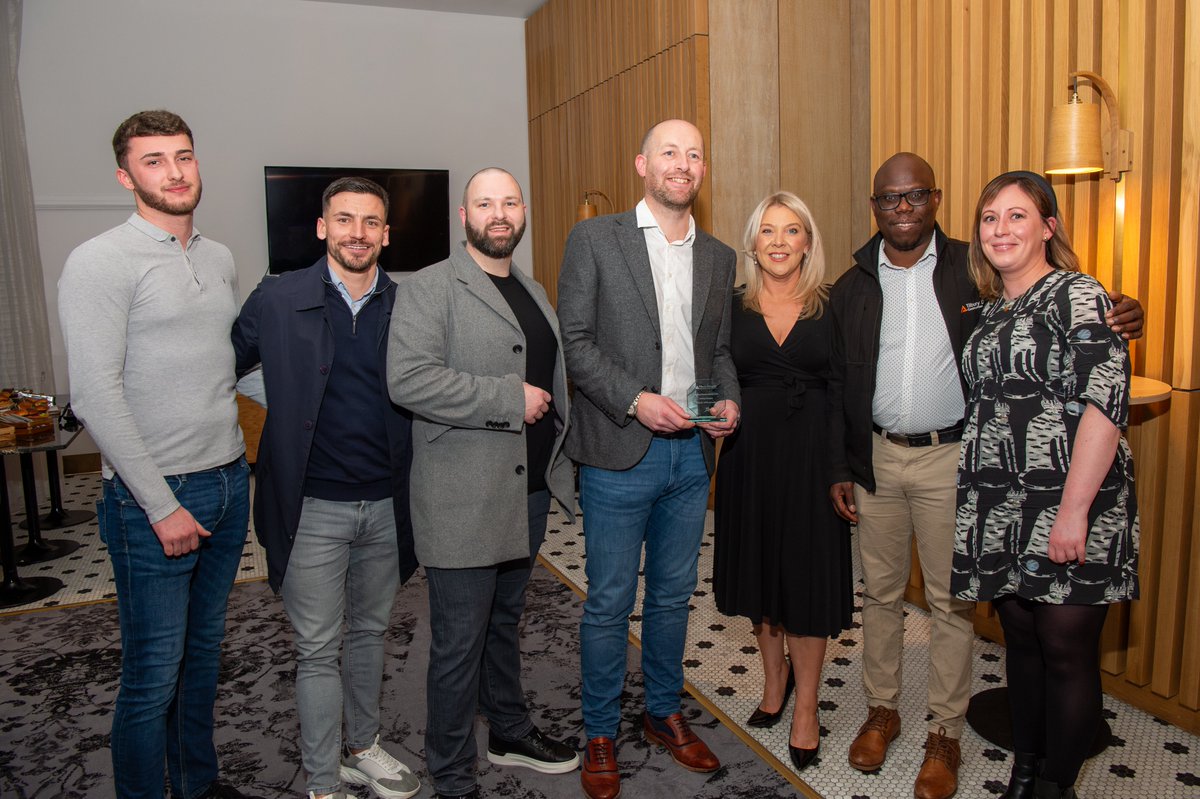 TilburyNorth's tweet photo. Congratulations to @LivHospitals team for winning the @Tilbury_douglas Inspiring People Award for Social Value Delivery at Aintree Hospital, recognising their incredible drive to achieve a £15m SVRI for the local community.
#TilburyDouglas #Construction #Award #SocialValue https://t.co/u6h72P3F0r