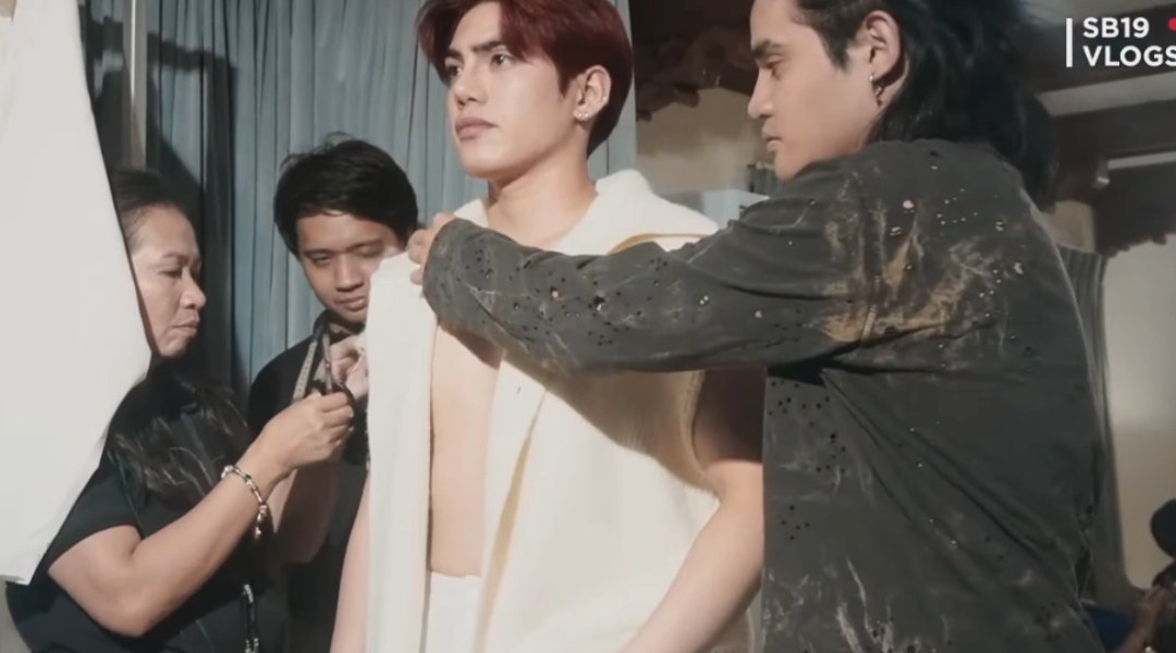 Brittles4Pablo's tweet photo. PABLO, madalas SB19 member, minsan suma-sideline na stylist eme 😅

#SB19atAAA2023
@SB19Official #SB19 
#SB19_PABLO @imszmc
#SB19_STELL @stellajero_ https://t.co/C42K16aP6b
