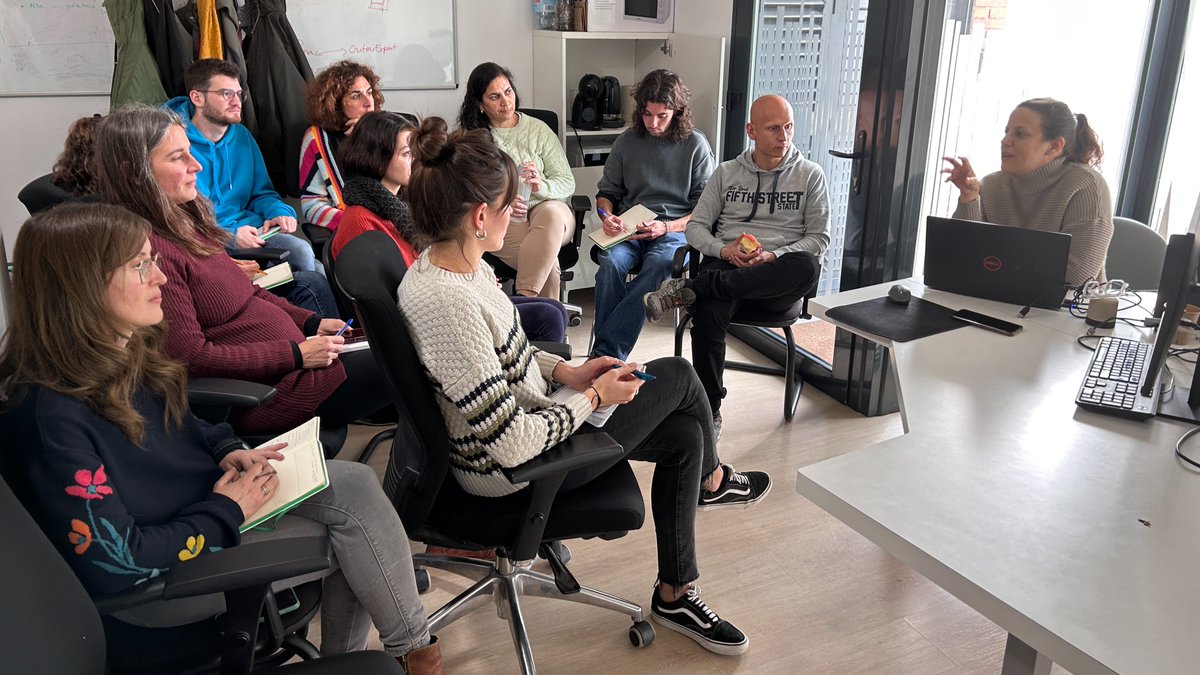 PauCostaF's tweet image. 🗣️En el marco del proyecto @FIRE_ADAPT, la investigadora 𝗔𝗱𝗿𝗶𝗮𝗻𝗮 𝗠𝗶𝗹𝗹𝗮́𝗻 (@CONICETDialoga) está pasando unos días con nosotros.

👉Ayer nos habló del papel del 🔥 como herramienta de afirmación territorial en los humedales del Río Paraná. 

🙌¡Le estamos muy…