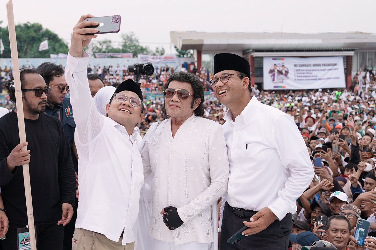 Pasuruan berSATU tak bisa dikalahkan! Maturnuwun rakyat Pasuruan, panjenengan semua luar biasa, tumpah ruah di Stadion Untung Suropati demi PERUBAHAN.

Alhamdulillah, rakyat Pasuruan kuat imannya tidak mudah dirayu. Insya Alloh, AMIN menang mutlak di Pasuruan, AMIN menang mutlak