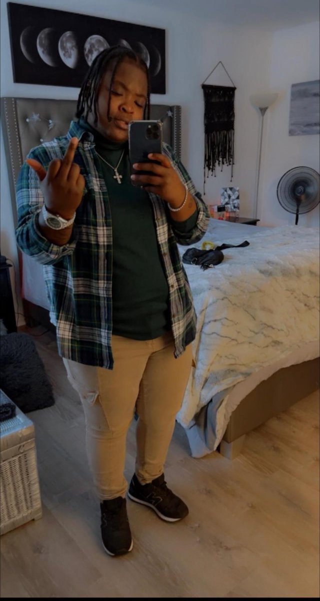Rollitupk's tweet photo. Yeah ok big booty gremlin. Bitch look like ice cube. Taco Bell burrito ass shoes with them hand me up ass pants. I don’t like yo nostrils and yo top lip thin asf. You look undone and over cooked at the same time. Chicken drum thigh ass https://t.co/Zr3f9PaHvp