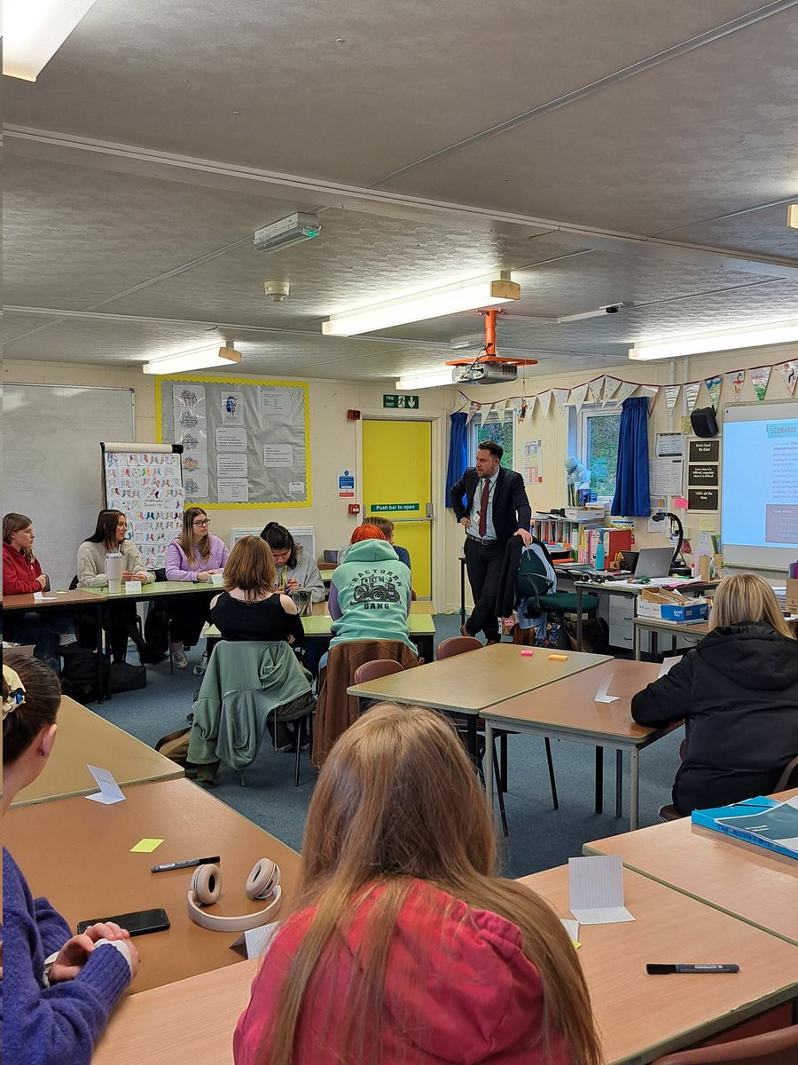 khs_pals's tweet photo. Excellent session delivered by Mr Parkinson. Upskilling PALS and extending our commitment to Anti bullying @khs319art @KHS6thForm @KingHenrySchool https://t.co/fG0mjJmCSB