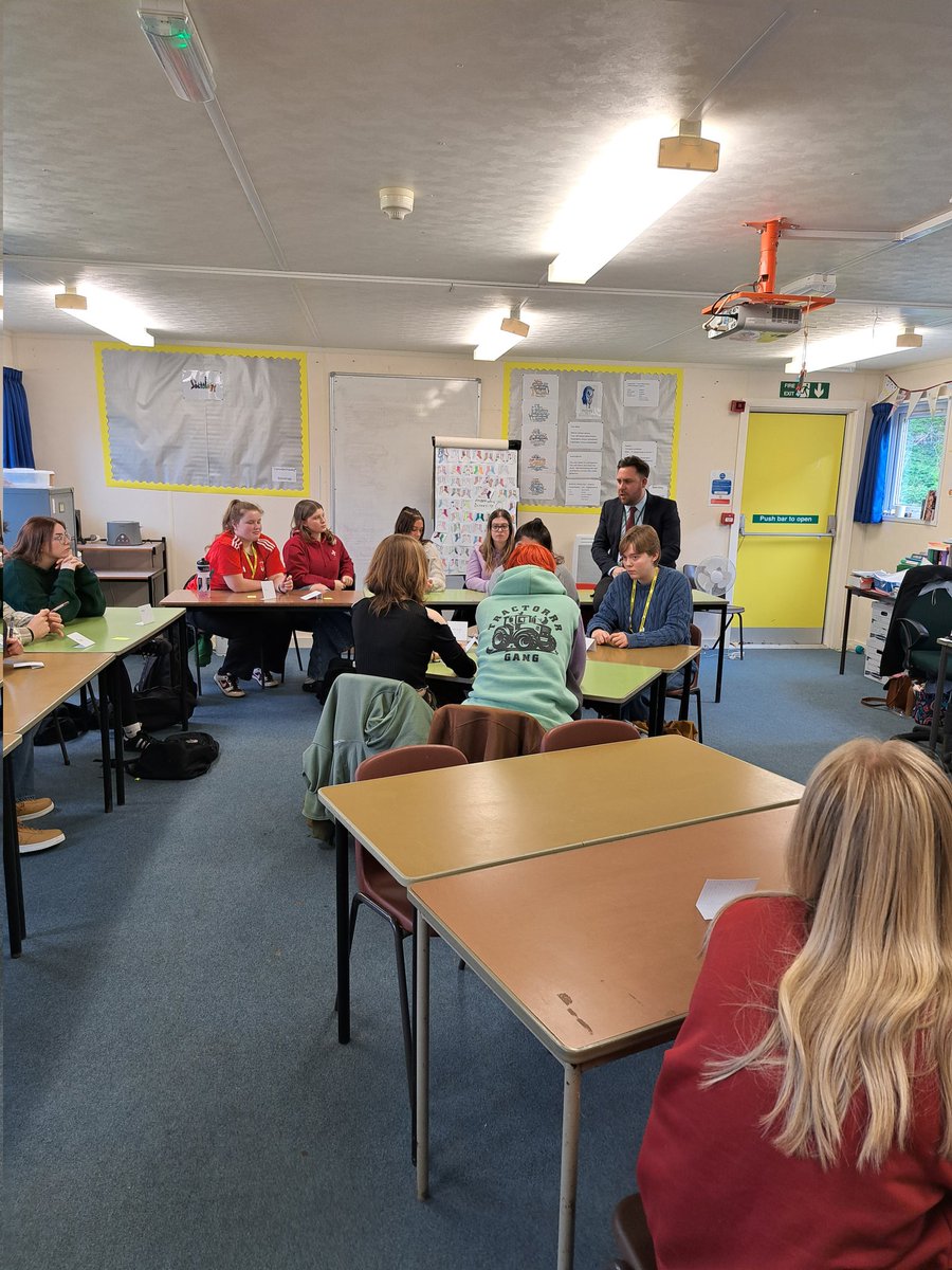 khs_pals's tweet photo. Excellent session delivered by Mr Parkinson. Upskilling PALS and extending our commitment to Anti bullying @khs319art @KHS6thForm @KingHenrySchool https://t.co/fG0mjJmCSB