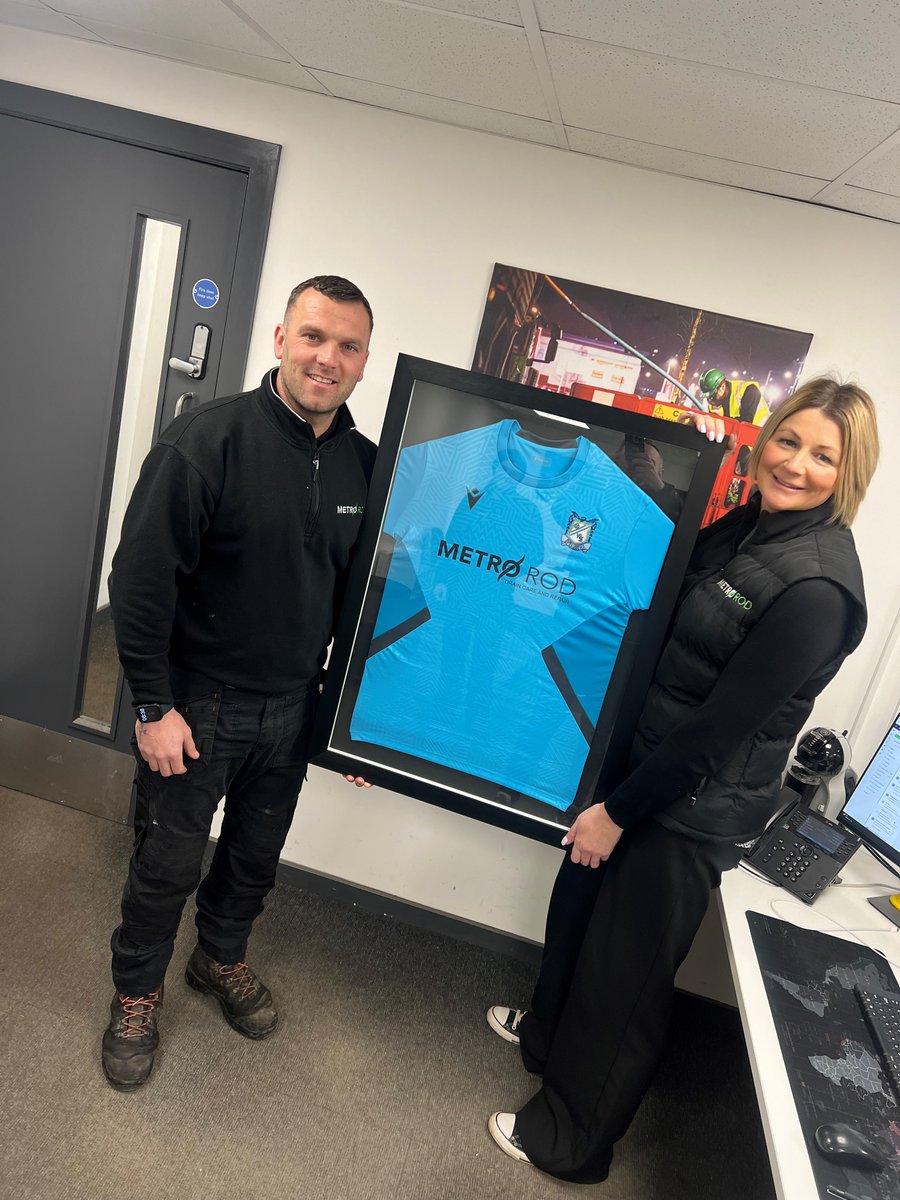 metrorodlancs's tweet photo. This morning our engineer Jamie Harrison presented our director Jo Yates with a framed shirt from @WinstStAidans. 

Good luck in your next game in the Lancashire Cup against Rishton United Vets on the 17th February.

⚽️⚽️🥅🥅

#football #goals #lancashirecup #sponsored #metrorod https://t.co/iBAJEUMI9m
