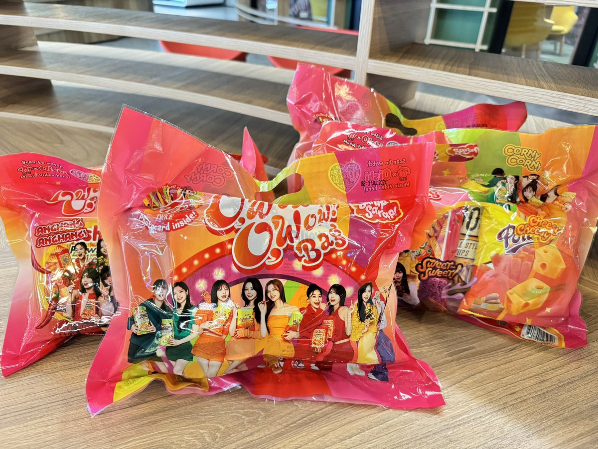michelleilano's tweet photo. Yaay! Got my Oishi TWICE O,wow O,wow Bag! 
Leading the pack with excitement. 🤣💓

#TWICE 
#oishi https://t.co/7k8R45cDUs