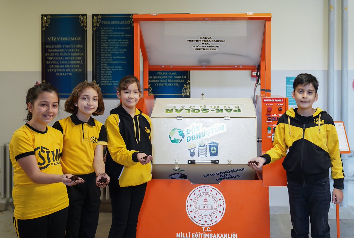 Okullarda "Sıfır Atık" Temalı Yarışma

Öğrencilerde atık üretimini azaltmak, geri dönüşümü teşvik etmek, çevre duyarlığı oluşturmak ve yenilikçi çözümler geliştirmek amacıyla "Atıktan Sanata İleri Dönüşüm", "Sıfır Atık Projeleri" ve "İyi Uygulama Yapan Okul" olmak üzere üç farklı