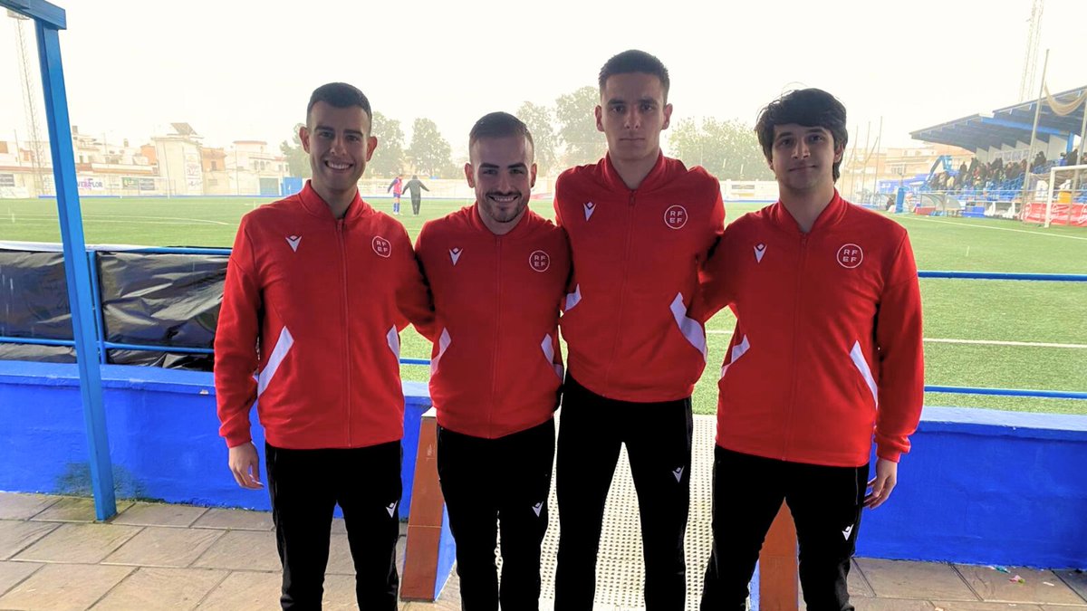 🟥🟨 En estos Campeonatos de España Sub-14 y Sub-16, la <a href="/rfef/">RFEF</a> ha decidido contar con colegiados pertenecientes los distintos Comités territoriales

 ⚖️ Los representantes de la <a href="/asturfutbol/">Real Federación de Fútbol Principado de Asturias</a> son González Bello, Collado Fernández, Gurpegui Güevea y González Eguren 🙋