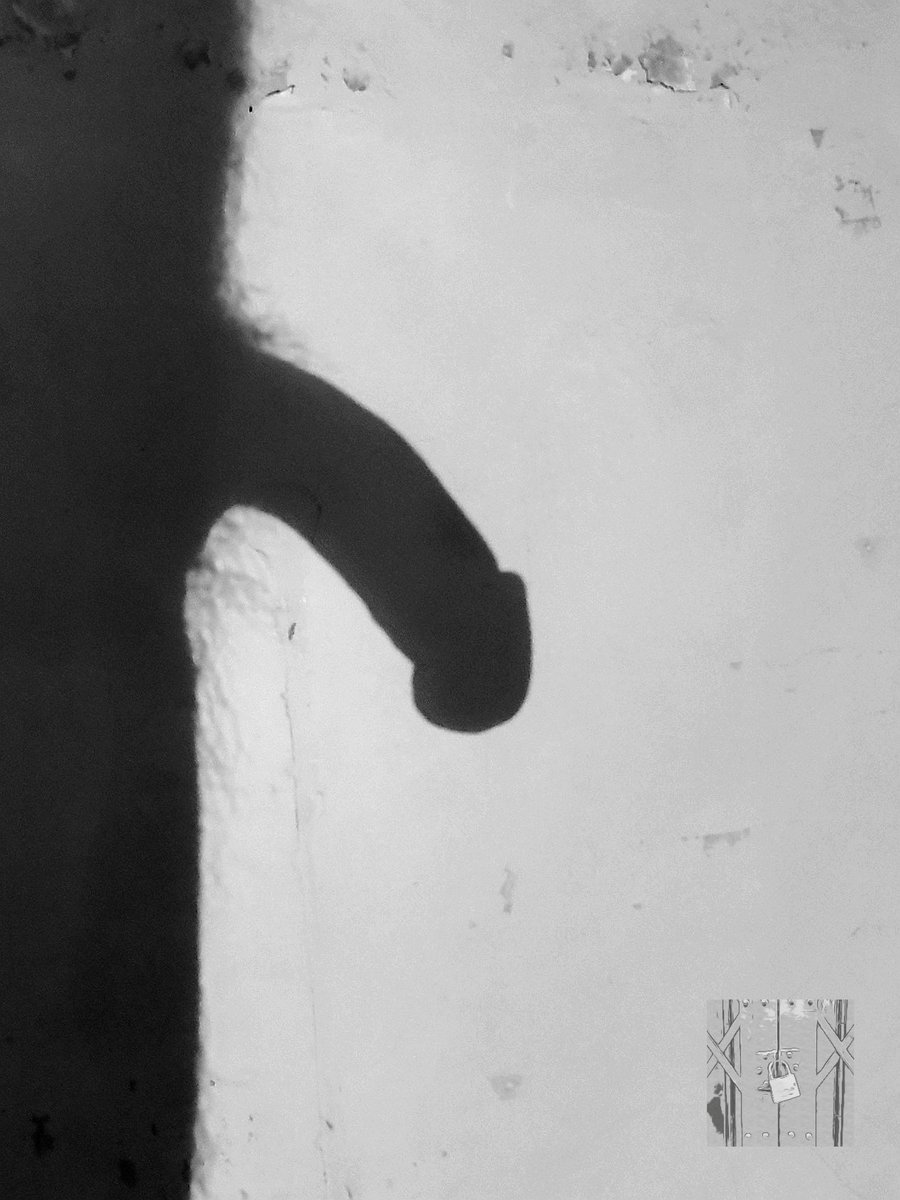 outdoir's tweet photo. Living in the shadow

#naturist #nude #outdoor #clothesfreelife #naked #bodypositive #outdoorflashing #publicflashing #exhibitionist #bodyfreedom
#露出 #鸡巴 #精液 #射精 #打飞机
#blackandwhite #shadow https://t.co/3yS5Q8GRpR