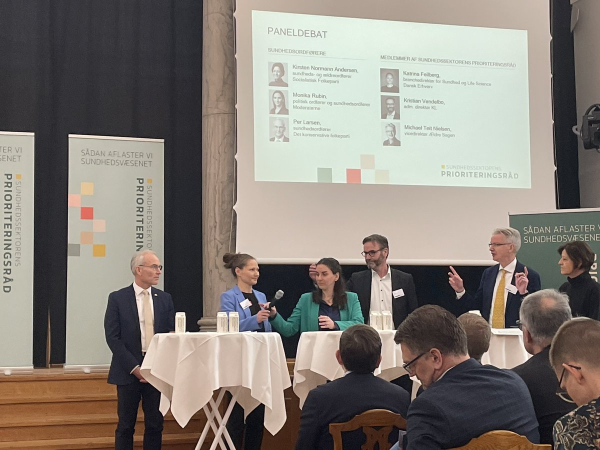 mettelolkhanak's tweet photo. Rapt svar fra @KjellbergJakob på spørgsmål fra moderator @noa_redington om, tidsperspektivet i Prioriteringsrådets 20 anbefalinger: 
‘Hvis man politisk beslutter sig for højere tobaksafgifter, kan det jo ske i morgen’. 
Nemlig🚭🤗 #sundpol https://t.co/SLG9voy9AI