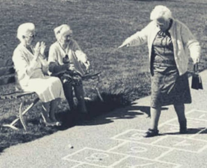 Dürüst bir insan daima çocuk kalır.

Sokrates