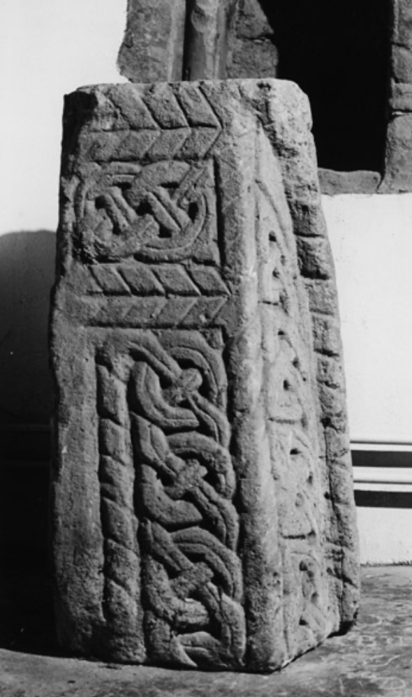AS_Corpus's tweet photo. A second #earlymedieval sculpture from Nottinghamshire: this beautiful recumbent from St Mary &amp; All Saints, Shelton. The monument has been halved at some point for reuse as building material. Dated on stylistic grounds to the later 10th c. https://t.co/UEgUlcpioy