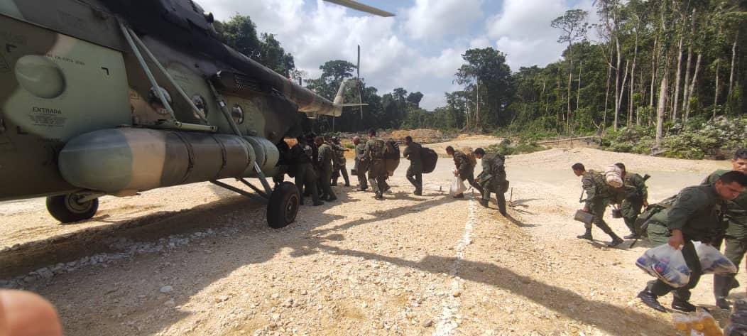 Redi_andes's tweet photo. #FANB en defensa de nuestra Soberanía. Avanzamos mientras interconectamos los sectores de defensa integral de nuestra Guayana  Esequiba ! 
#IntegrarEsVencer
#CarnavalesFelices https://t.co/qpnL1LRC0i