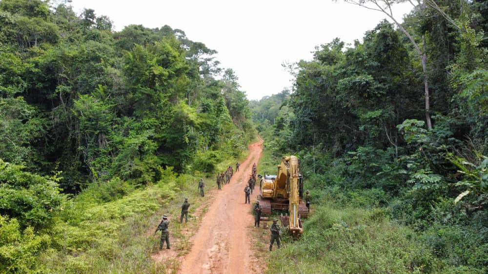 #FANB en defensa de nuestra Soberanía. Avanzamos mientras interconectamos los sectores de defensa integral de nuestra Guayana  Esequiba ! 
#IntegrarEsVencer
#CarnavalesFelices