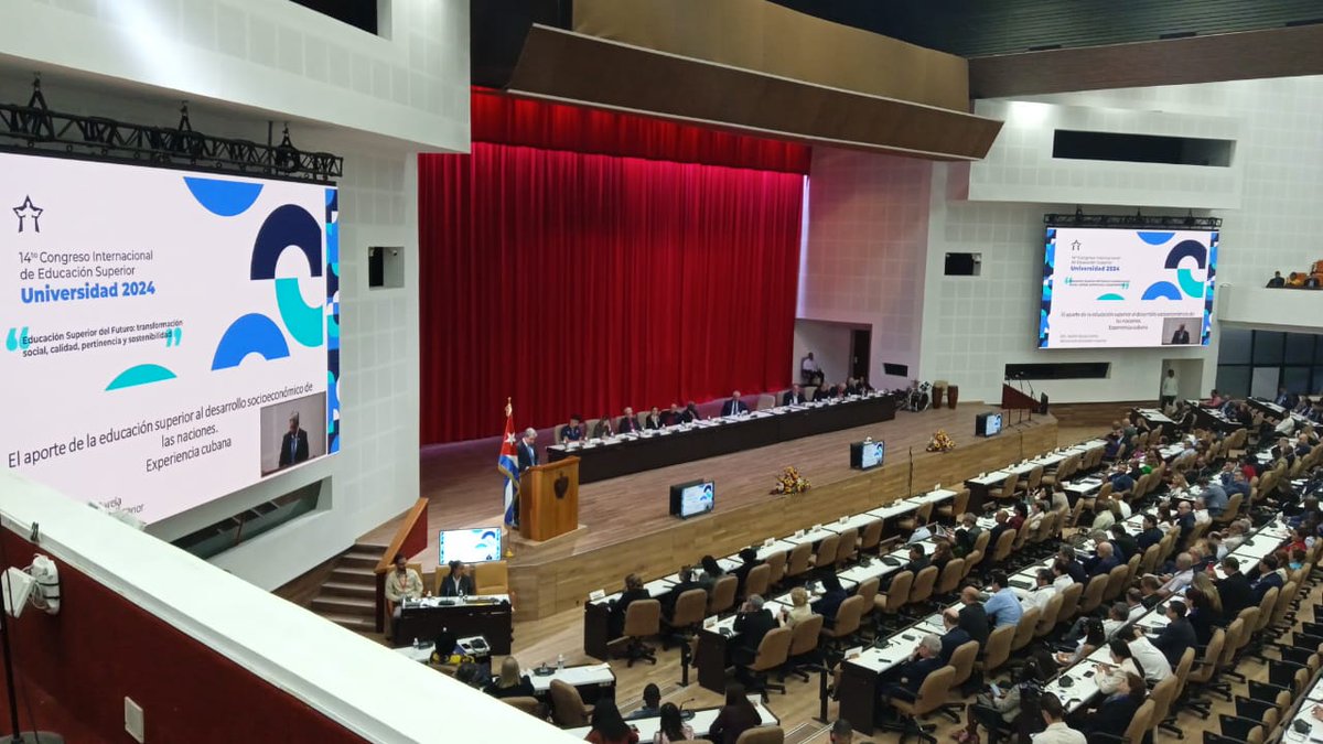 Los invitamos a las 10:00 am, en Sala 1, a la Conferencia Magistral "Las universidades cubanas y su reto ante la formación de las nuevas generaciones" a cargo del Dr.C. Jorge Luis Perdomo Di-Lella, Viceprimer Ministro de Cuba y a continuación, la clausura del #CongresoUniversidad