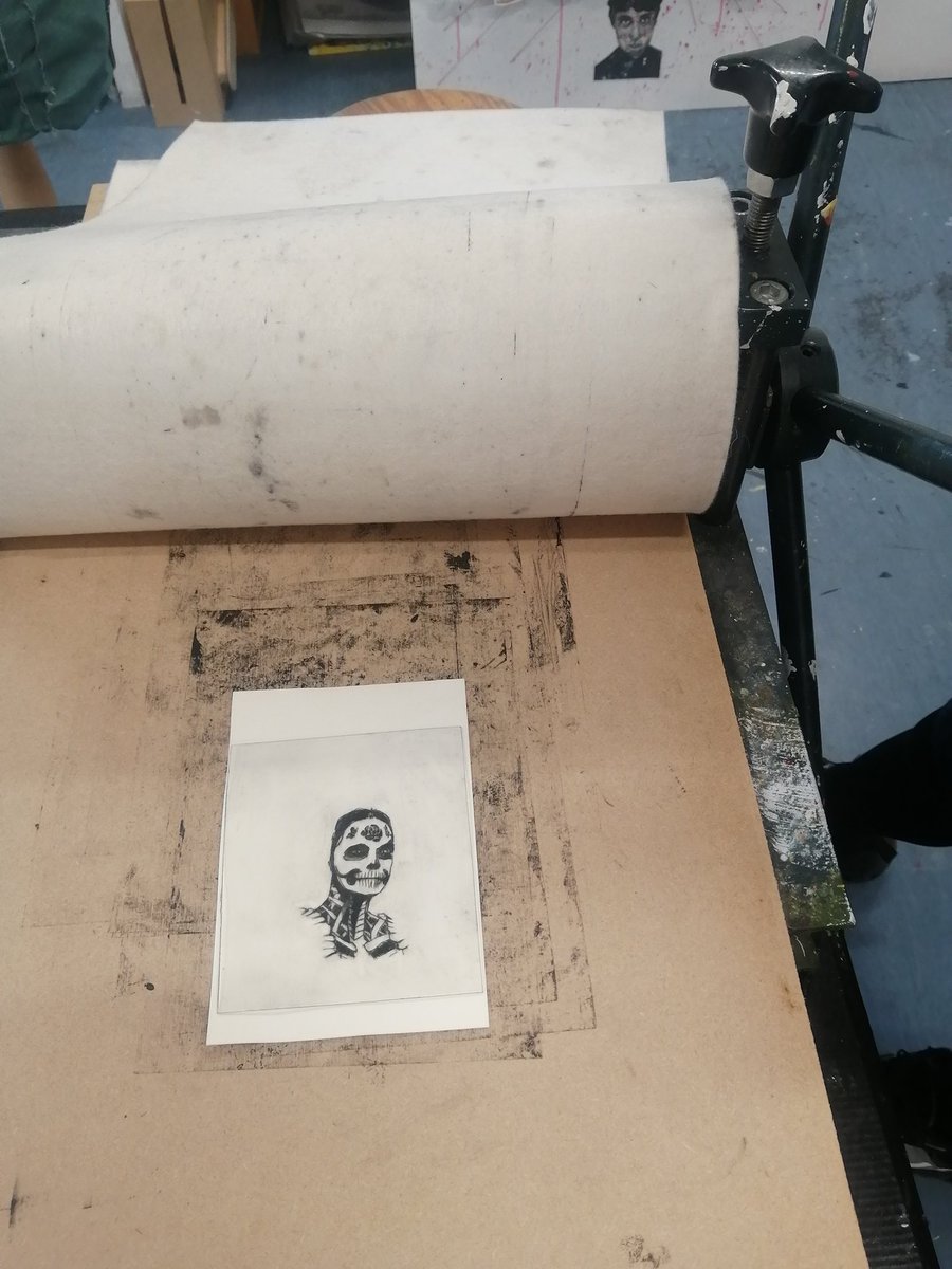 SGSArtDesign's tweet photo. #SGSYear11 working on etchings related to current topics. #SGSArtdep #SGSCreativity https://t.co/qNMBbRFpu5