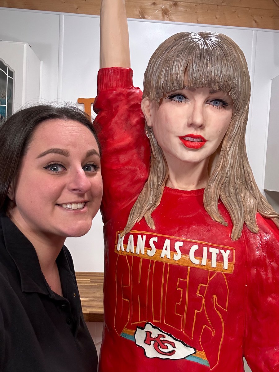 I made a Lifesize cake of <a href="/taylorswift13/">Taylor Swift</a> in a <a href="/Chiefs/">Kansas City Chiefs</a> sweater holding up the <a href="/NFL/">NFL</a> Super Bowl trophy. What do you think?!
