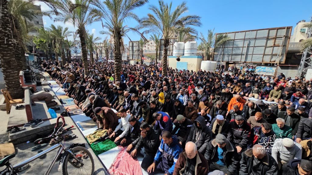 لأول مرة بعد 4 أشهر يرفع الآذان لصلاة الجمعة في جباليا شمال قطاع غزة.