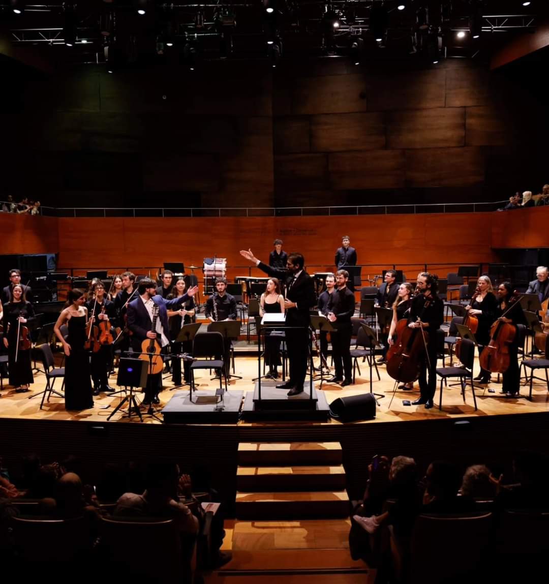 GonPenalosa's tweet photo. El sábado fue un día muy especial, tuve la enorme suerte de poder tocar con grandísimos músicos y compañeros, con un director maravilloso, Fernando Bustamante, y con un público fantástico. Mil gracias Tanausú Luis, CSMIB y @pedromateogg #music #classicalmusic #classicalguitarist https://t.co/Pc1gtlGxTr