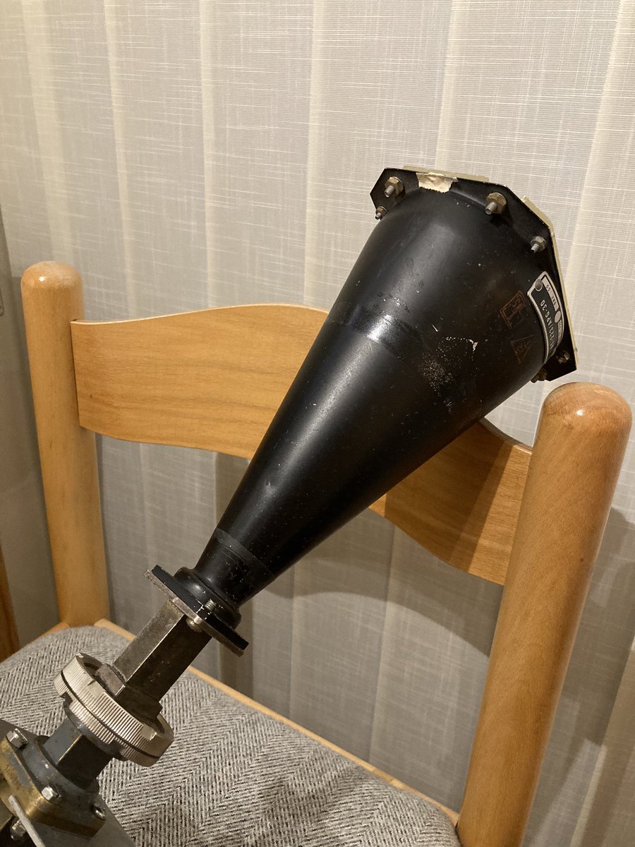 Yesterday I took a hacksaw to a MCTV-670 LNB. One of the easiest I’ve found to modify for QO-100/10GHz. It now ref locks to 25MHz and has SMA connections. Testing it indoors with a horn antenna I heard the new GB3BED beacon for the 1st time and GB3PKT. Both via RS. #GHz_Bands