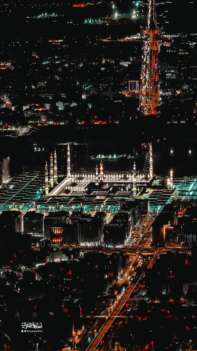 من إرتفاع 1400 متر 🚁

وثقت هذا المشهد المذهل
لـ #المسجد_النبوي 🕌 .

هيبة البناء وقدسية المكان