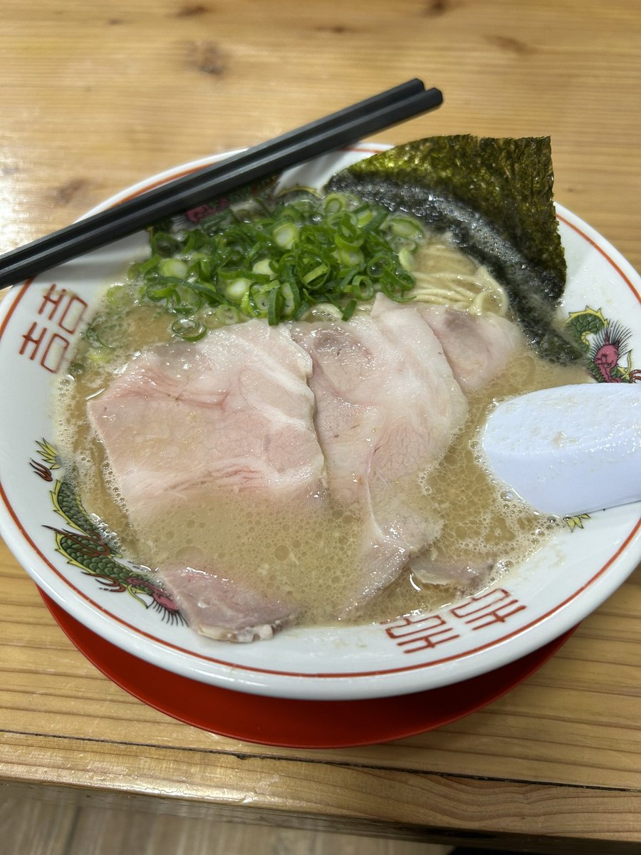 こんばんは🌙

宜野湾市伊佐

丸久ラーメンさん

初めましてでした〜

うまい！

皆さんもぜひ👍

駐車場は店舗横から入って、5台分ぐらいはありました🅿️