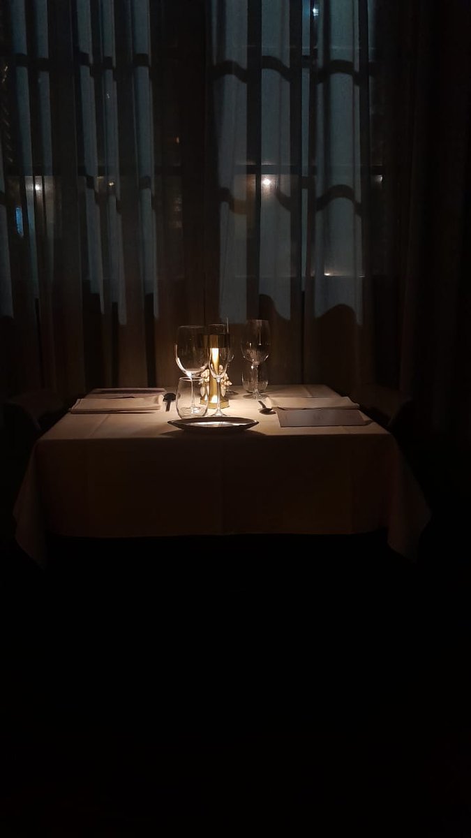 nicolasmaggi87's tweet photo. Ya respondo la pregunta que TODOS me van hacer. ¿El precio? No es barato. Son 7 pasos de alta cocina. Cuando llegás te dan un buen trago, y después tomás siete vinos de guarda, te sirven todas las veces que quieras. Al final, pre postre, postre y café con bombones. Es mortal.