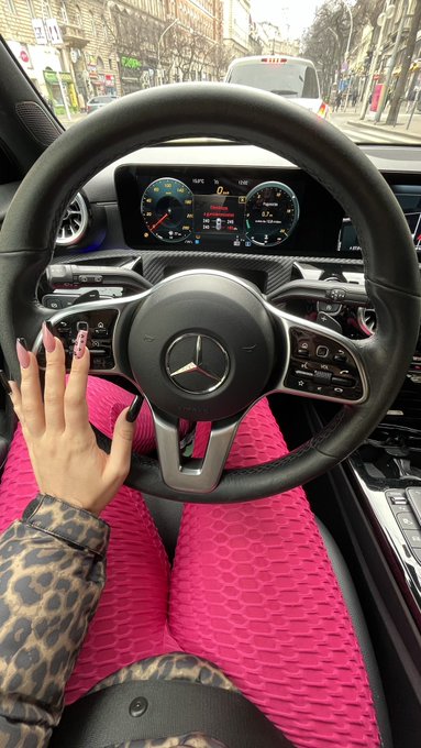 Today solo shooting with @skinzlive thanks @brillbabesxxx 🥰😍 My neck is not the best right now! 🥹 I go<a class="tags" href="/tag/skinzlive">@skinzlive</a><a class="tags" href="/tag/brillbabesxxx">@brillbabesxxx</a>