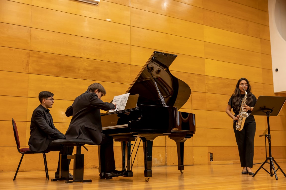 TorreviejaVista's tweet image. vistaalegretorrevieja.com/?p=28834 🎷🎶 ¡Espectacular concierto del Aula de Saxofones del Conservatorio Superior de Música “Oscar Esplá” de Alicante en el Conservatorio Profesional de Música “Francisco Casanovas” de Torrevieja!🎼👏 #Música #EducaciónMusical #Cultura #Torrevieja