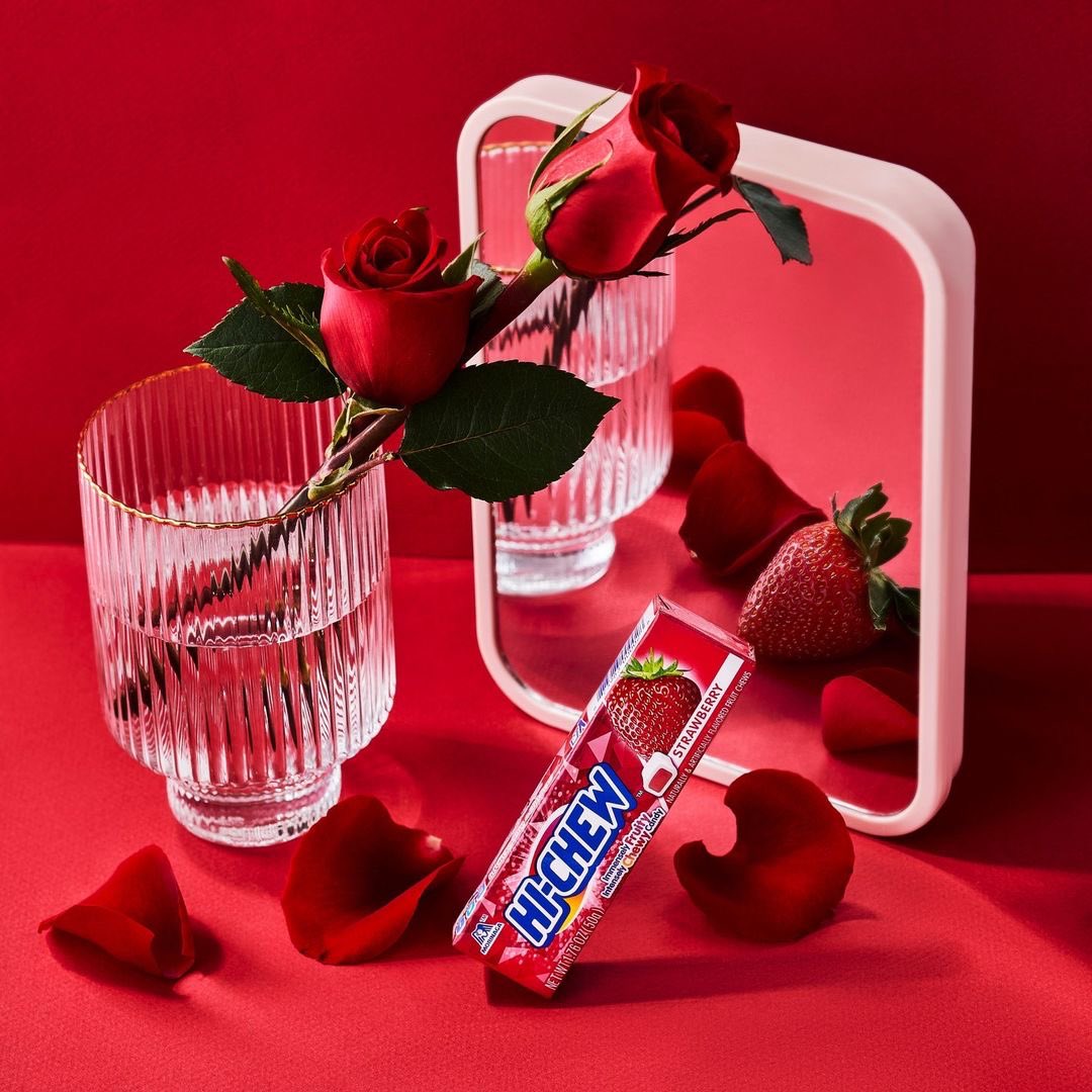 hichewuk's tweet photo. Roses are red, violets are blue, our strawberry flavour is made for ‘CHEW ❤️
Happy Valentines Day!

#HICHEW #hichewuk #candy #candylover #candies #sweets #candyaddict #sweettreats #sugarfix #sugarrush #fruit #fruity #japanesecandy #sainsburys #tesco #asda https://t.co/8Ei8ps9PZH