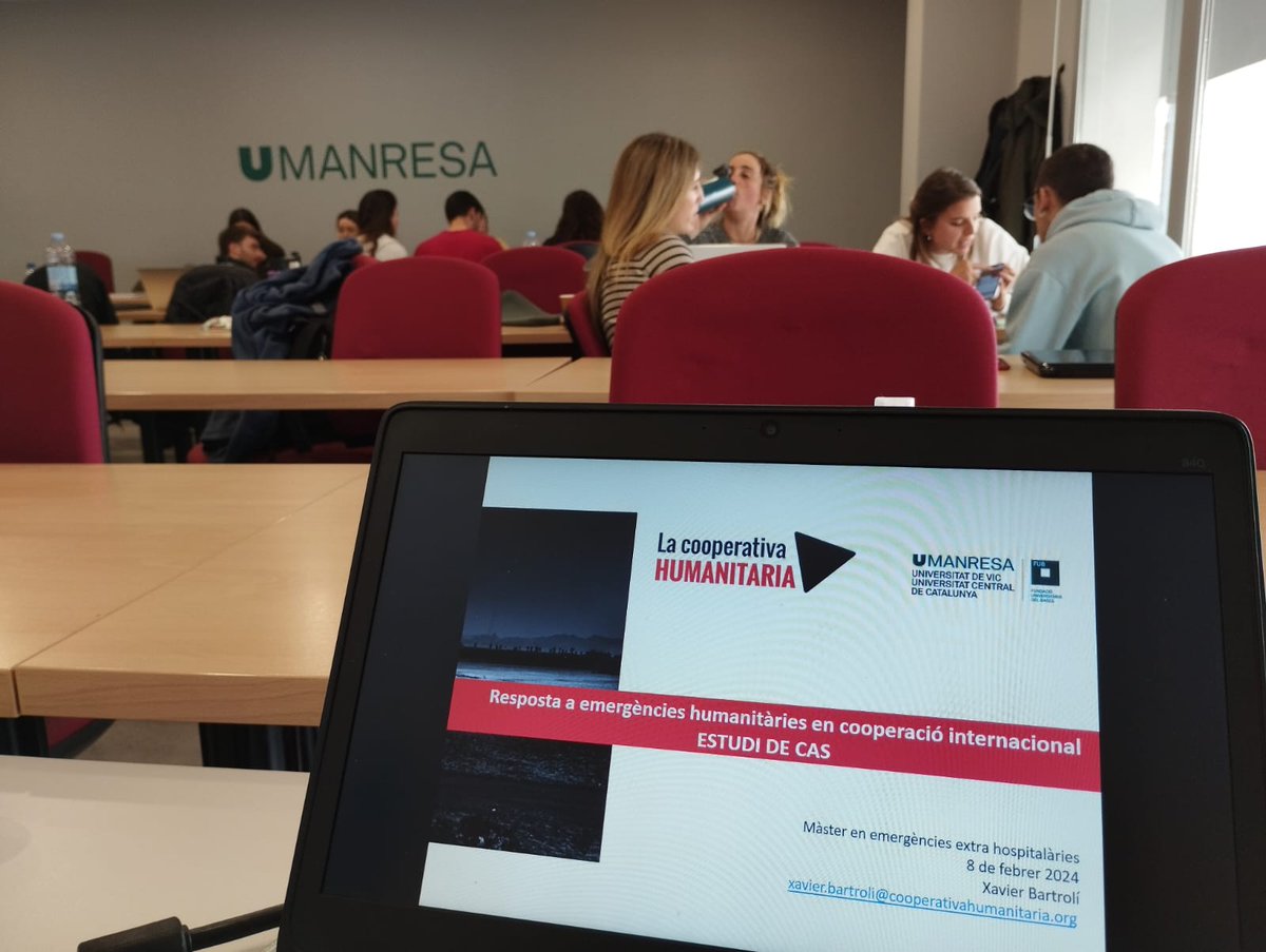 CoopHumanitaria's tweet photo. Contents de seguir col.laborant en el màster d'emergències extrahospitalàries de la @UManresa  ahir impartint una sessió sobre resposta en salut a #emergències #humanitàries https://t.co/BdyhFmmgmL
