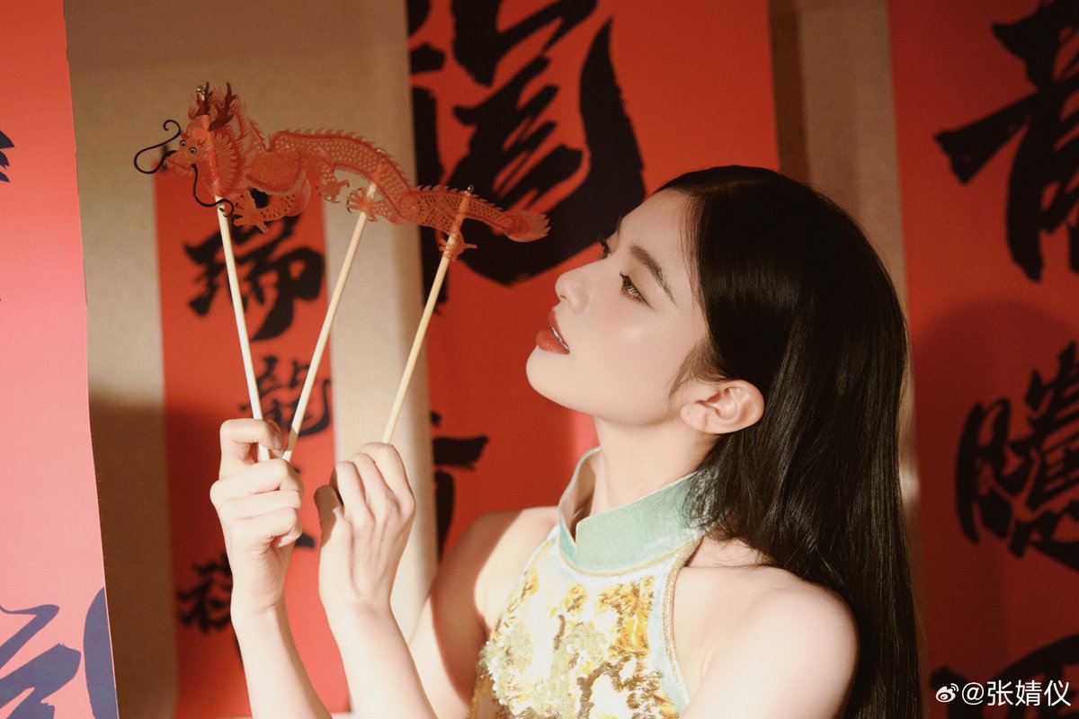 zzhangjjoy's tweet photo. As we welcome the auspicious dawn of the Year of the Dragon, may prosperity, joy, and harmony unfurl like the delicate petals of a cherry blossom. 新年的祝福，平日的希冀，愿你心境祥和、充满爱意，愿你的世界全是美满，愿你一切称心如意，快乐无比。🐲 https://t.co/Jf1LRrd2nG