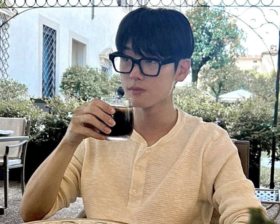 KISSYJEONS's tweet photo. drinks https://t.co/6g7t7XiOOu