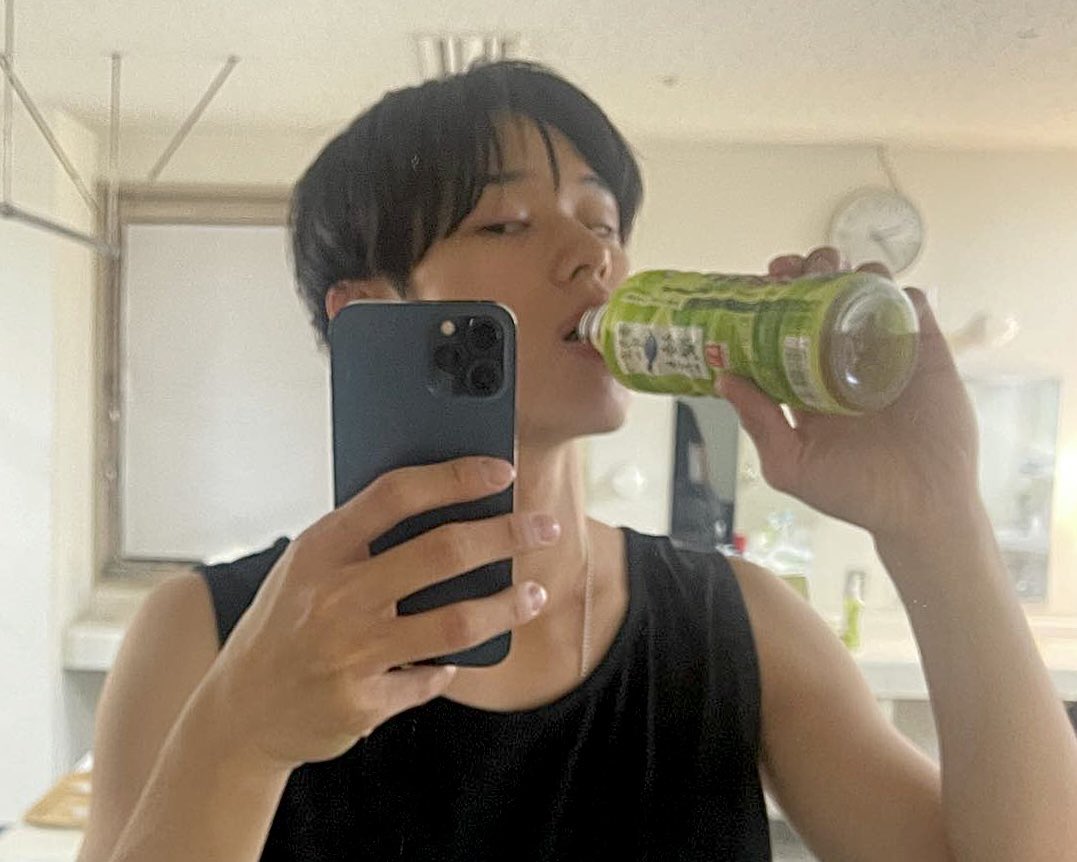 KISSYJEONS's tweet photo. drinks https://t.co/6g7t7XiOOu