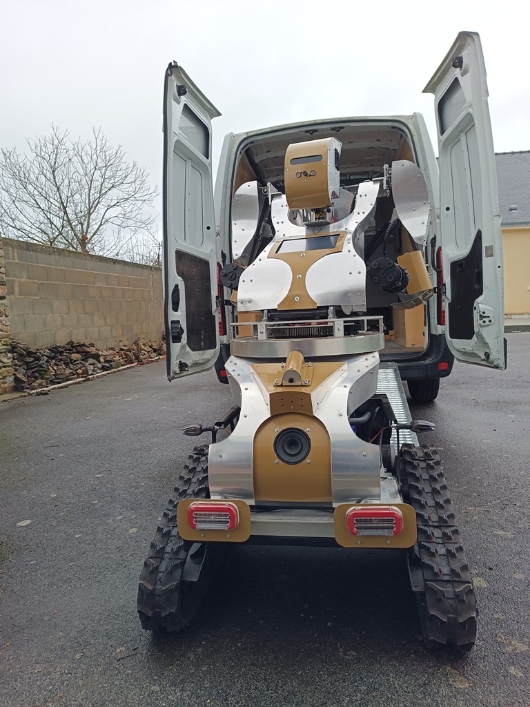 Après deux années d'absence, la confrérie du boulon est de retour à l'occasion du "Bot Fest Nantes" qui se tiendra à l'école centrale de Nantes le 10 février.
A cette occasion la confrérie présentera son nouveau robot "AEGIS".